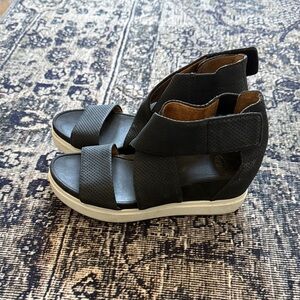 Dr. Scholl's Black and Cream Wedge Sandals